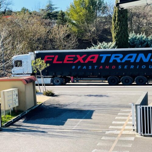 camion Flexatrans sur la route